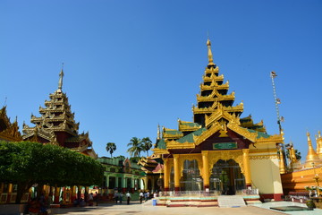 Fototapeta premium ミャンマーバゴーのシュエモードーパゴダ