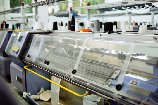 Computerized knitting machines