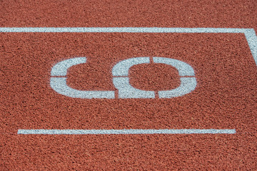 Laufbahnmarkierung auf einer Leichtathletikbahn