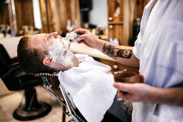 Retro shaving with foam