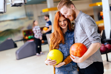 Fototapeta na wymiar Beautiful couple dating and bowling