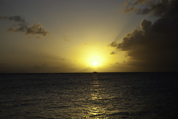 Fototapeta na wymiar Boat sunrise