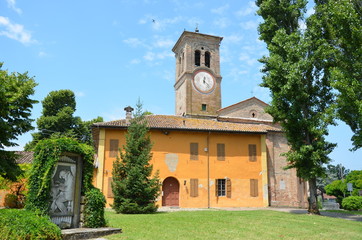 Fototapeta na wymiar Chiesa a Roncole Verdi
