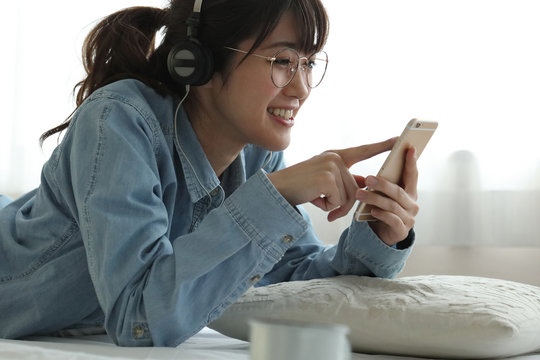 音楽鑑賞 のストック写真 ロイヤリティフリーの画像 ベクター イラスト Adobe Stock