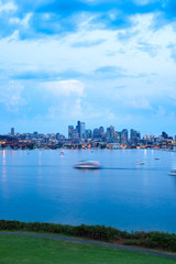 Naklejka premium City skyline from Gas Works Park across Lake Union, Seattle, Washington State, USA