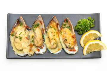 fresh mussel baked with cheese
