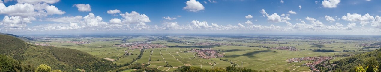 Fototapeta na wymiar Panorama über Rheinland Pfalz