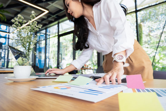 business people post it notes idea discussing and planning in office table, business concept