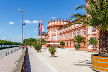 Wiesbaden, Biebricher Schloss. Dem Rhein zugewandte Seite. 20. Juni 2018. 