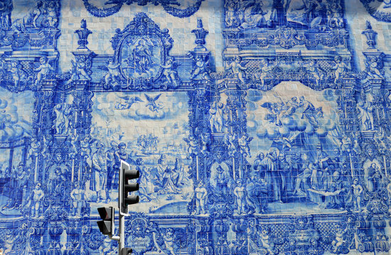 Religious scenes in Portuguese blue and white tiles. Capela das Almas church in Porto, Portugal 
