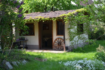 Altanka na działce wiosną © Ewa