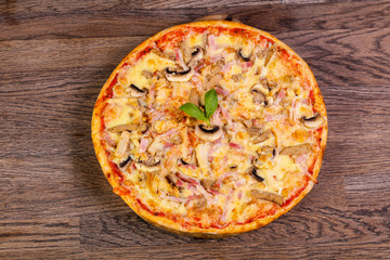 Pizza with ham and mushrooms