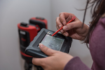 Lasermessgerät - 3D-Messgerät in Verwendung