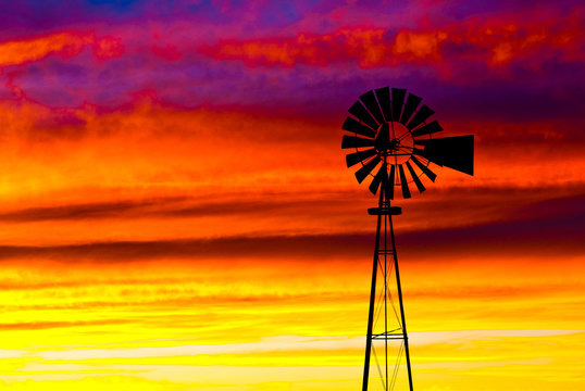 Windmill sunrise - sunset Texas - west USA