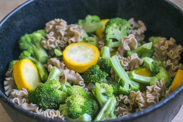 Brokkoli Nudel Pfanne