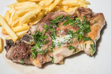 Rindfleisch mit Kräutern