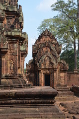 Banteay Srei angkor cambodia ancient sculpture relief