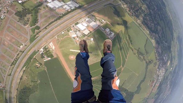 Parachute piloting point of view
