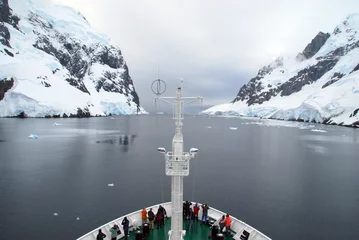 Gordijnen Cruise expedition ship in a narrow channel on the Antarctic Peninsula © Chris