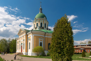 Fototapeta na wymiar ZARAYSK, MOSCOW OBLAST - MAY 2, 2014: View of the Cathedral of the beheading of John the Baptist. Zaraysk, Moscow region. Zaraisk Kremlin