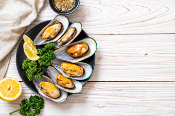 mussels with lemon and parsley