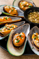 mussels with lemon and garlic