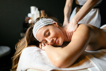 Obraz na płótnie Canvas Beautiful woman enjoying massage