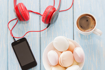 the marshmallow is next to the phone and a Cup coffee. Coffee-break.