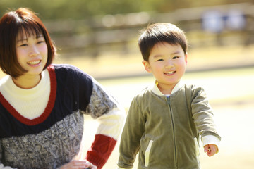 笑顔の親子