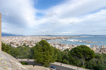 Fototapeta na wymiar ベルベール城から見るパルマ・デ・マリョルカの風景