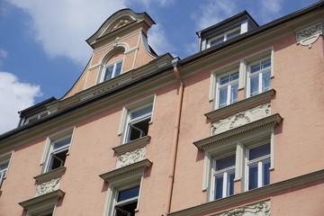 lachsfarbener Altbau, München, Germany