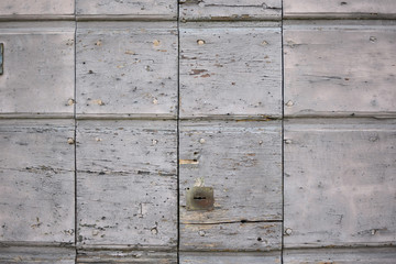 Portone antico in legno verniciato