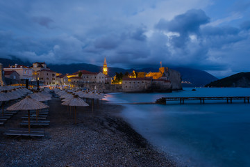 Ночь на берегу старого города г. Будва