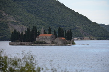 монастырь на острове