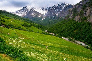 Fototapeta na wymiar Landschaften im Queyras in den französischen Alpen