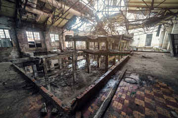 Fototapeta na wymiar abandonad factory, ruins