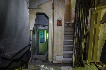 viele gaenge in einem verlassenen haus