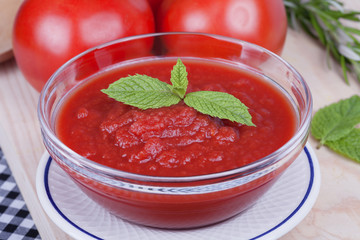 A bowl of mashed tomato with tomatoes