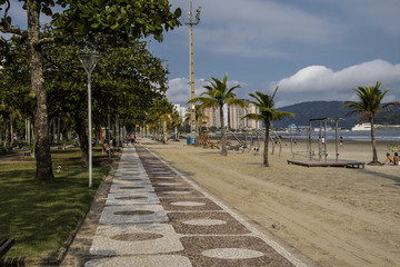 Fototapeta na wymiar Calçada na beira mar em Santos