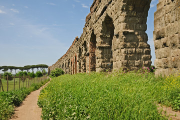 Roma, le rovine nel parco degli Acquedotti