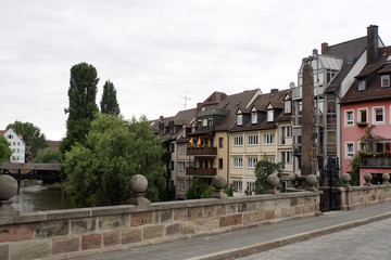 Fototapeta na wymiar historische Altstadt Nürnberg - Blick auf Pegnitz und Henkersteg