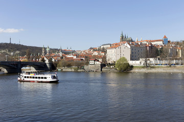 Obraz premium Spring Prague gothic Castle with the Lesser Town above River Vltava in the sunny Day, Czech Republic