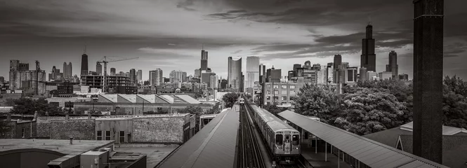 Afwasbaar Fotobehang Hal Chicago Skyline vanaf de westkant met de trein