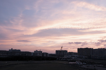 (千葉県ｰ都市風景)夕焼け空の下のマンション群２