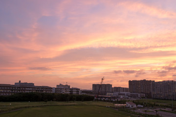 Fototapeta na wymiar (千葉県ｰ都市風景)夕焼け空の下のマンション群１