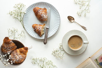 Gemütliches Frühstück zu Hause