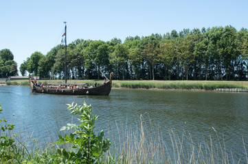 un drakkar &agrave; carentan, normandie, cotentin