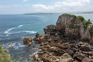 rochers dans la péninsule de la Magdalena à Santander en Espagne 