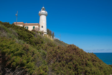 Fototapeta na wymiar Faro di Capo Circeo nel Promontorio del Circeo sul Mar Tirreno