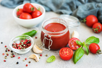 Tomato sauce in a jar